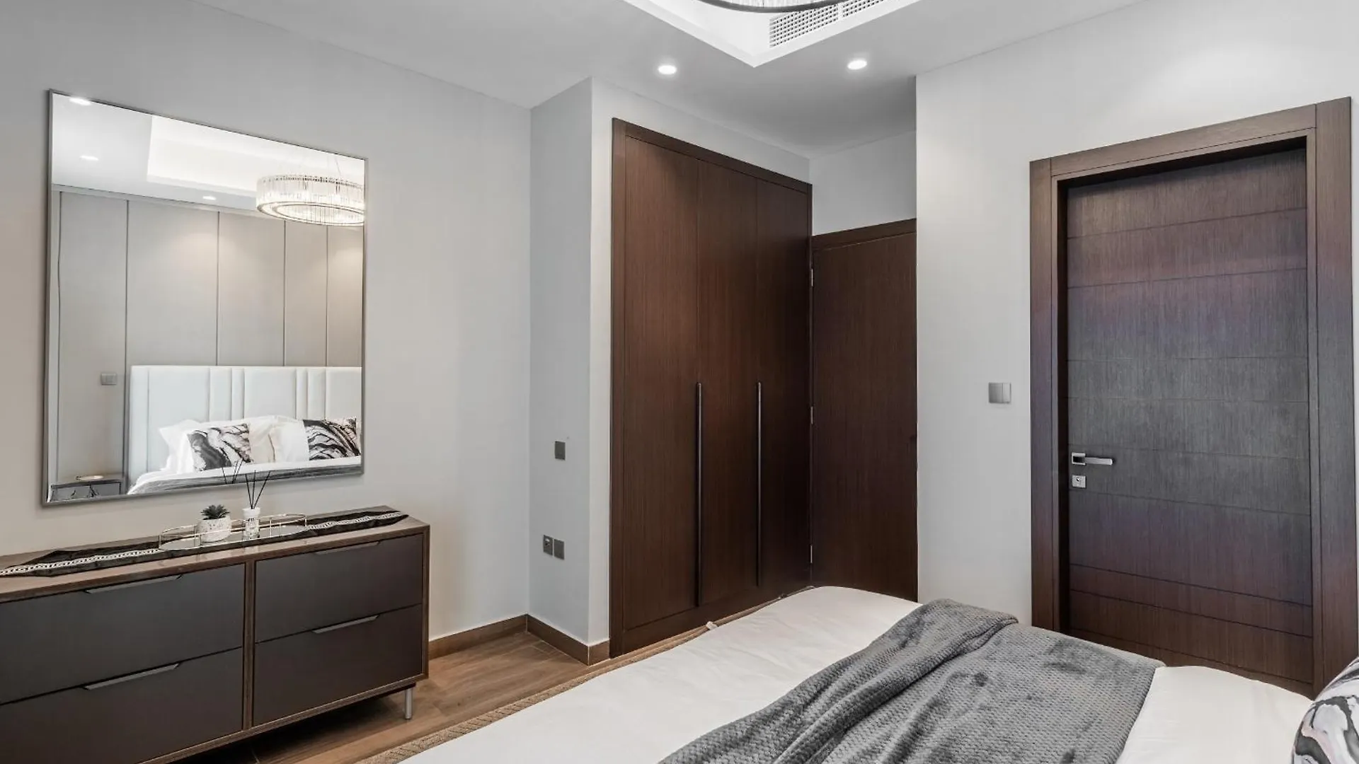 Luxury Brand-New 2Br In Nobles Tower - Business Bay - Exclusive Amenities, Managed By Think Realty Apartment Dubai